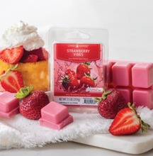 Load image into Gallery viewer, Strawberry Vibes Classic Soy Wax Melts
