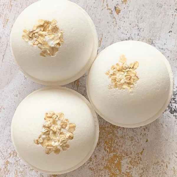 Oatmeal Milk & Honey Bath Bomb